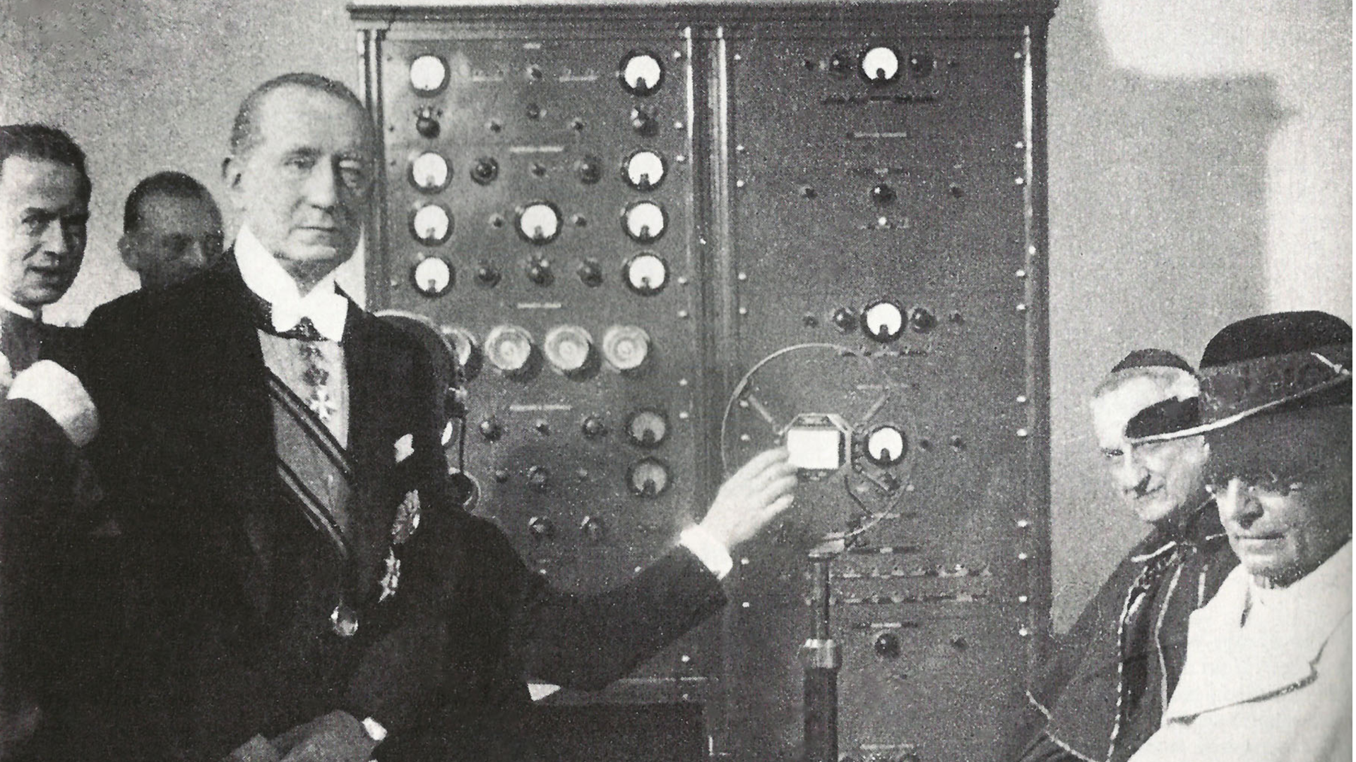 Guglielmo Marconi: Il Visionario delle Onde Radio